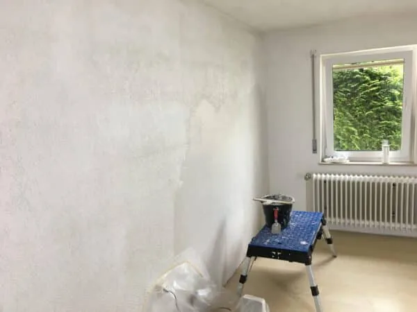 Renovierung für Tapeten in Echtsteinoptik